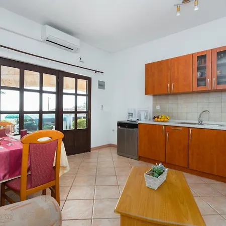Apartament Damjan